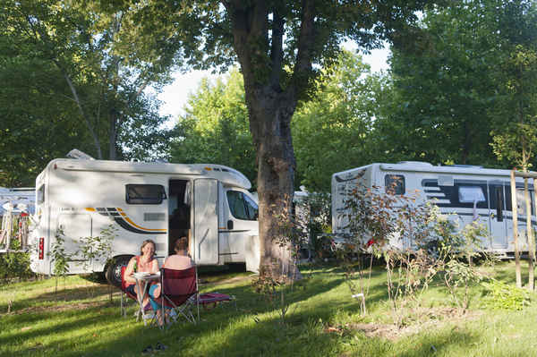 camping_paris_emplacements_camping_car_caravane